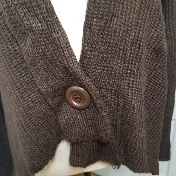 ✨ Maurices Plus Size Shark Hem Bite Shrug Sweater - Picture 3 of 6